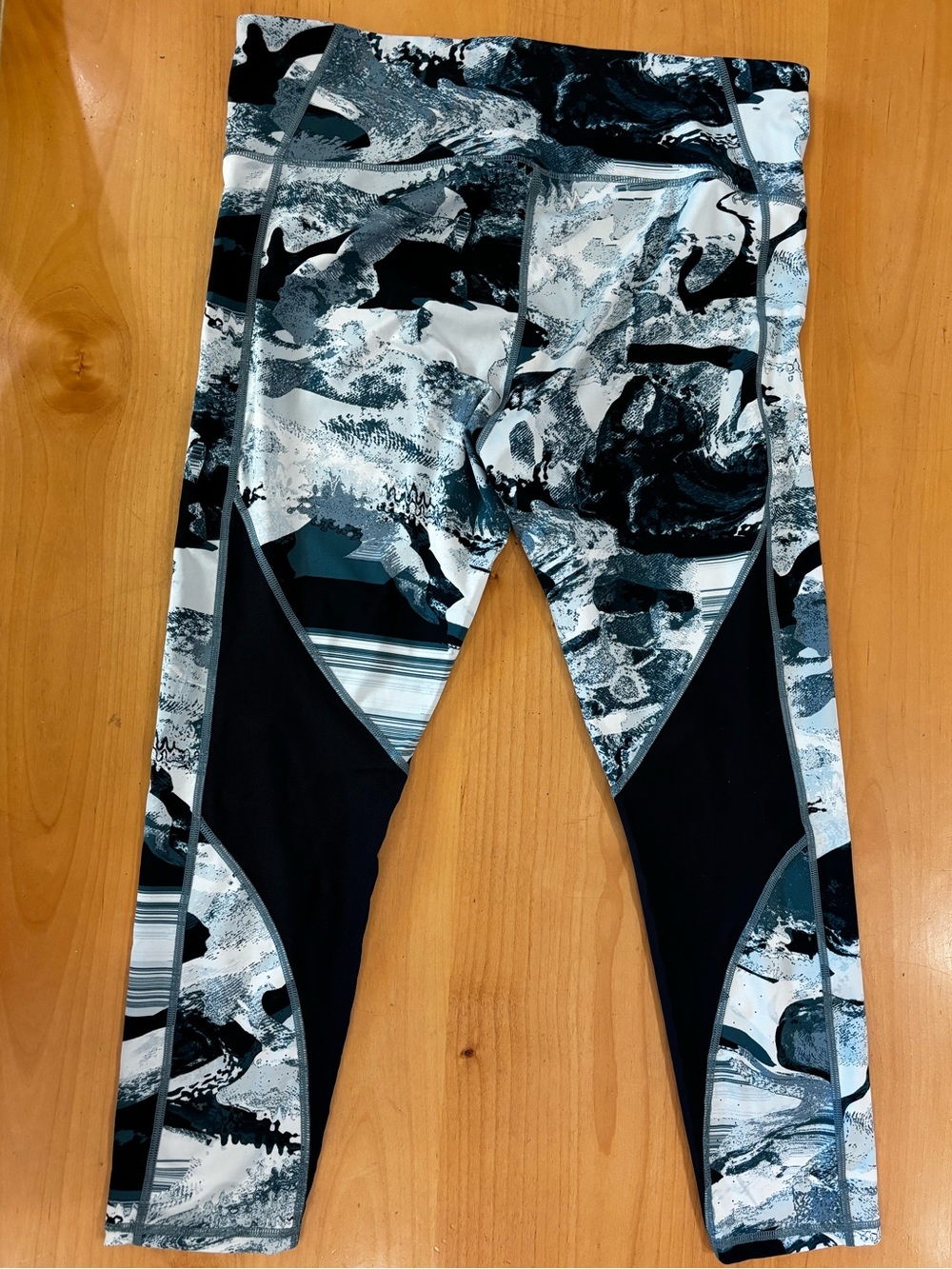 Under Armour Blue & Black Printed Performance Capri 25” Women’s XL - Picture 2 of 4